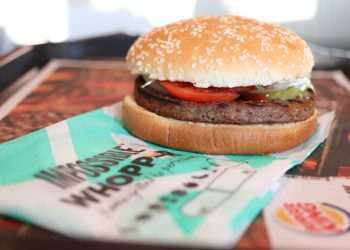 Burger King oferece Whopper de graça a quem denunciar fake news