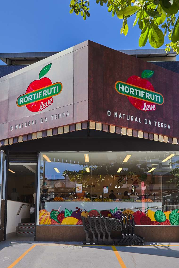 Campanha da rede Hortifruti une selo de desconto a doação de alimentos