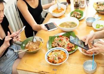 Na volta ao escritório, trabalhador prioriza preço e desconto na hora do almoço