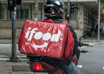 MP vai investigar Ifood por suspeita de financiar campanha contra demandas dos entregadores