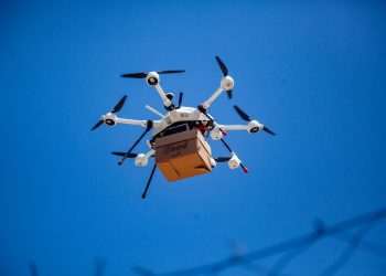 Páscoa: iFood, Lacta e Le Biscuit promovem entrega de ovo por drone