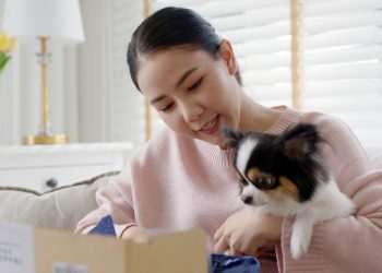 Shopee lança mascote e campanha com foco no mercado pet