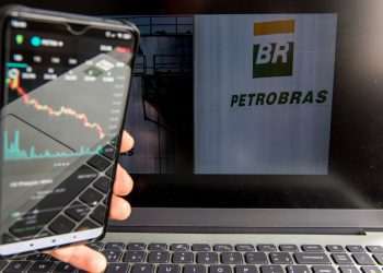 Bolsonaro sugere CPI, STF pede explicação e Garcia chama reajuste da Petrobras de deboche
