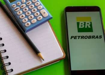 Nova diretoria da Petrobras pode mudar política de preços, diz Bolsonaro