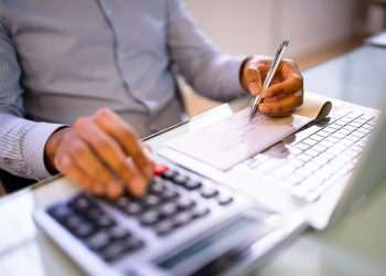 Em tempos de Pix, brasileiros ainda emitem 200 milhões de cheques ao ano