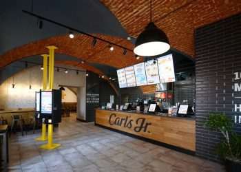 Dona das redes Pizza Hut e KFC, IMC vende master franquia e unidades da rede Carl’s Jr. no Panamá