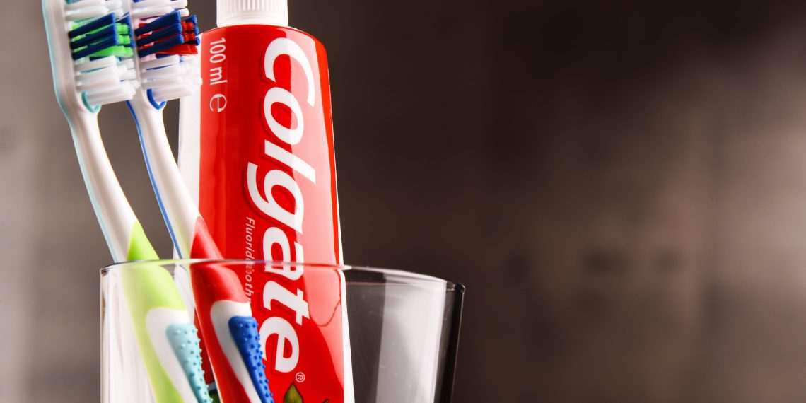 Colgate investe em marketplace para venda direta a dentistas