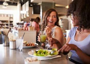 A desigualdade na alimentação fora do lar e o desafio do setor de foodservice