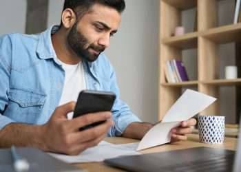 Entre os brasileiros com acesso à internet, 87% realizam transações financeiras apenas pelo celular