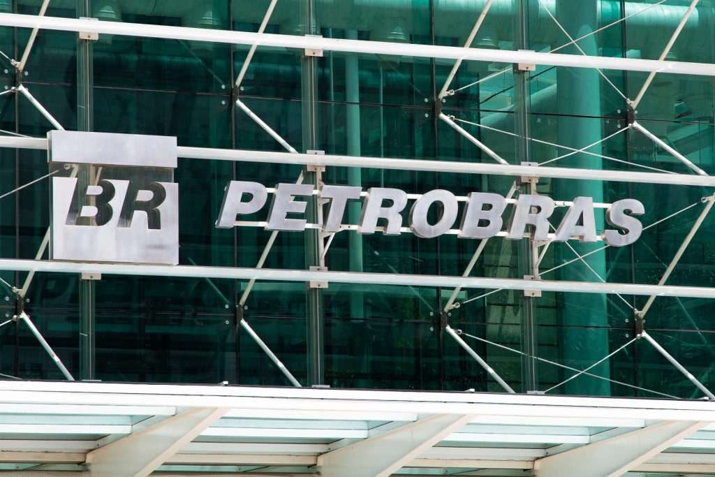Petrobras bate recorde de produção de gasolina e diesel S10 em junho
