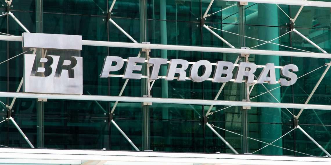 Petrobras bate recorde de produção de gasolina e diesel S10 em junho