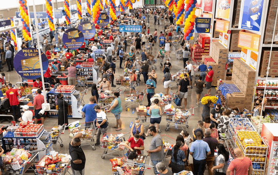 Assaí dá 'banho de glamour' em lojas do antigo Extra Hiper