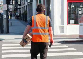 Amazon confirma 'lay-off' maior que o previsto e diz que cortará 18 mil empregos