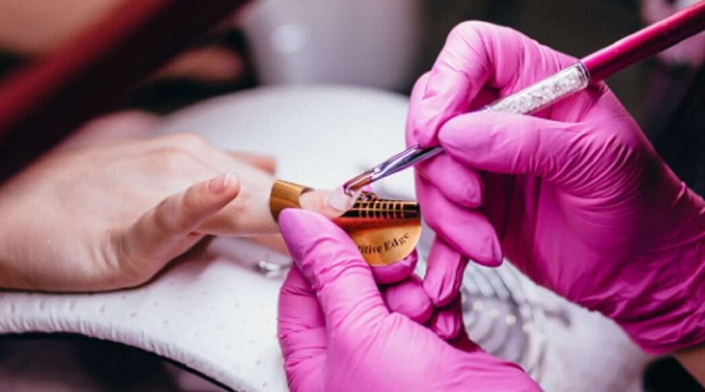 Ikesaki oferece cursos de manicure e pedicure dentro de loja em São Paulo