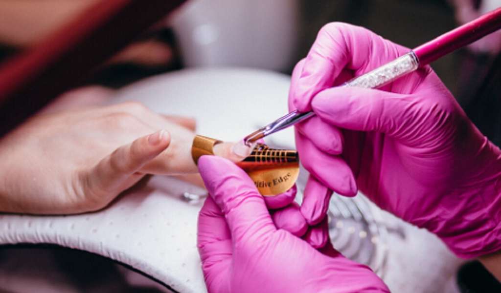 Ikesaki oferece cursos de manicure e pedicure dentro de loja em São Paulo