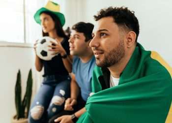 Brasileiros vão assistir aos jogos da Copa do Mundo em casa