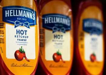 Hellmann's se torna primeira marca a produzir ketchup com frascos 100% reciclados