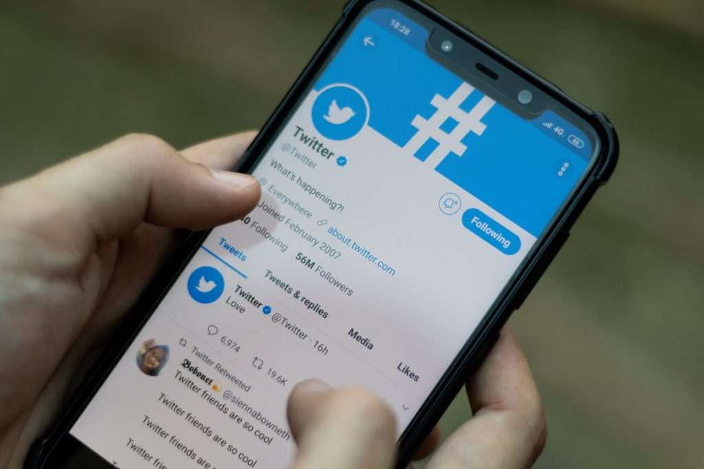 Twitter tem novo pico de acessos após despedidas, diz Elon Musk