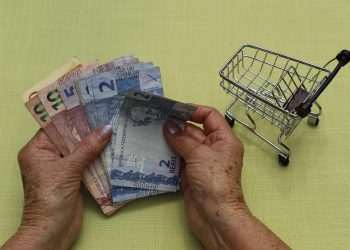 consumo varejo brasil Vendas no varejo devem apresentar recuo no primeiro trimestre economia