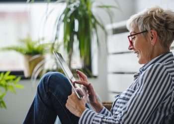 Cresce consumo online entre brasileiros acima dos 65 anos