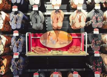 Havaianas inaugura loja no modelo store in store no Carrefour