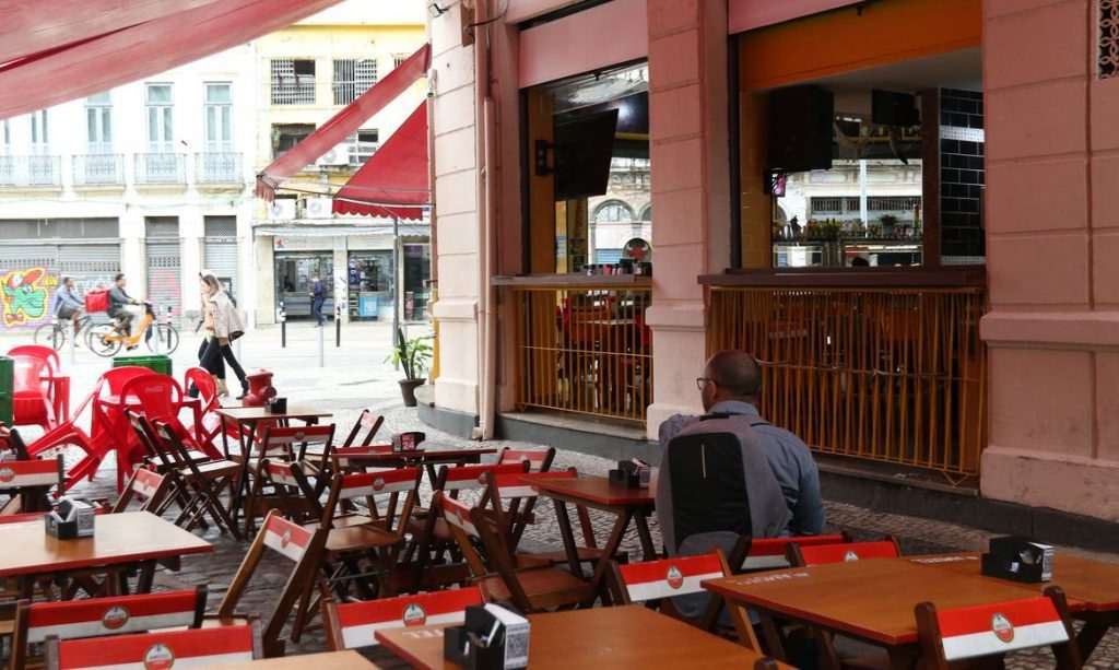 Volume de serviços fica estável em novembro pelo segundo mês seguido