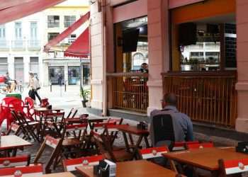 Volume de serviços fica estável em novembro pelo segundo mês seguido