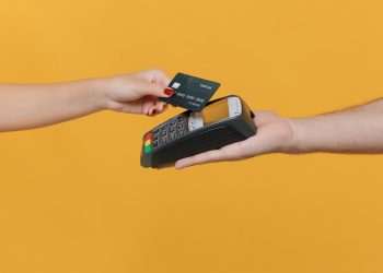 Comportamento do consumidor: pagamento sem contato está entre as tendências de 2023