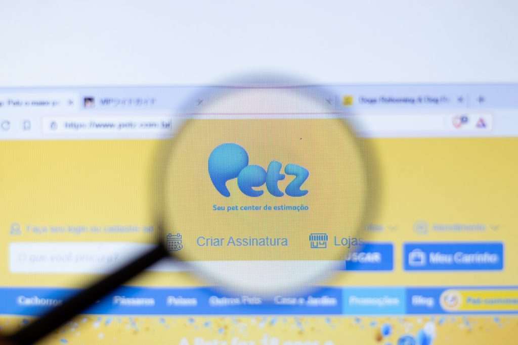 Petz estrutura loja virtual personalizada com plataforma da Stoom