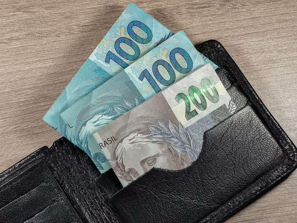 Governo antecipa 13º de aposentados do INSS para abril e maio