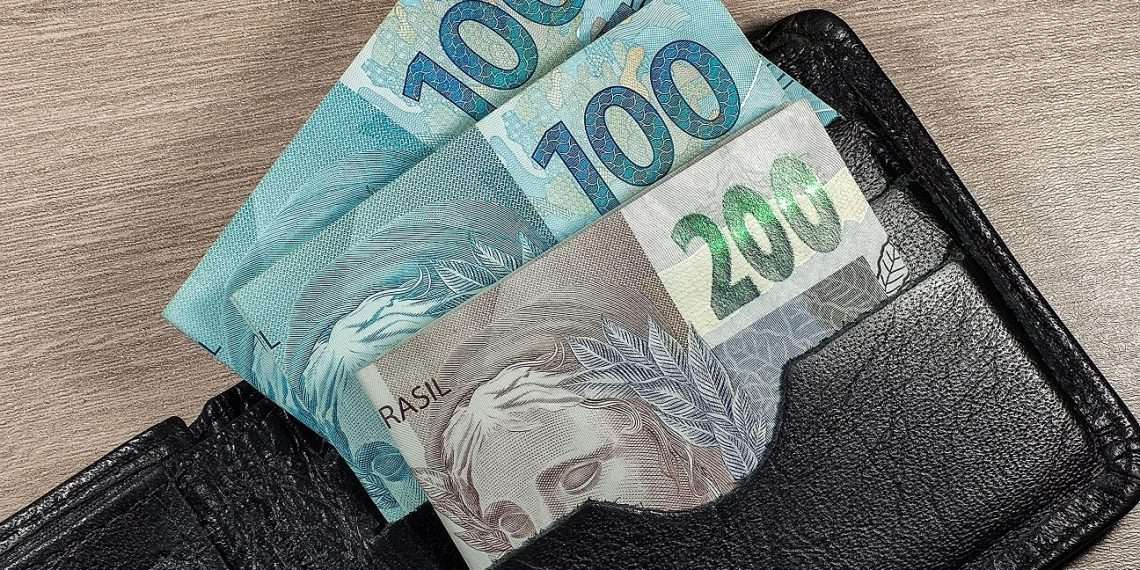 Governo antecipa 13º de aposentados do INSS para abril e maio