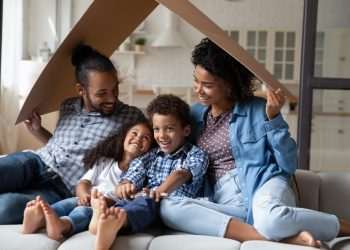 6 em cada 10 brasileiros pretendem comprar casa própria e carro