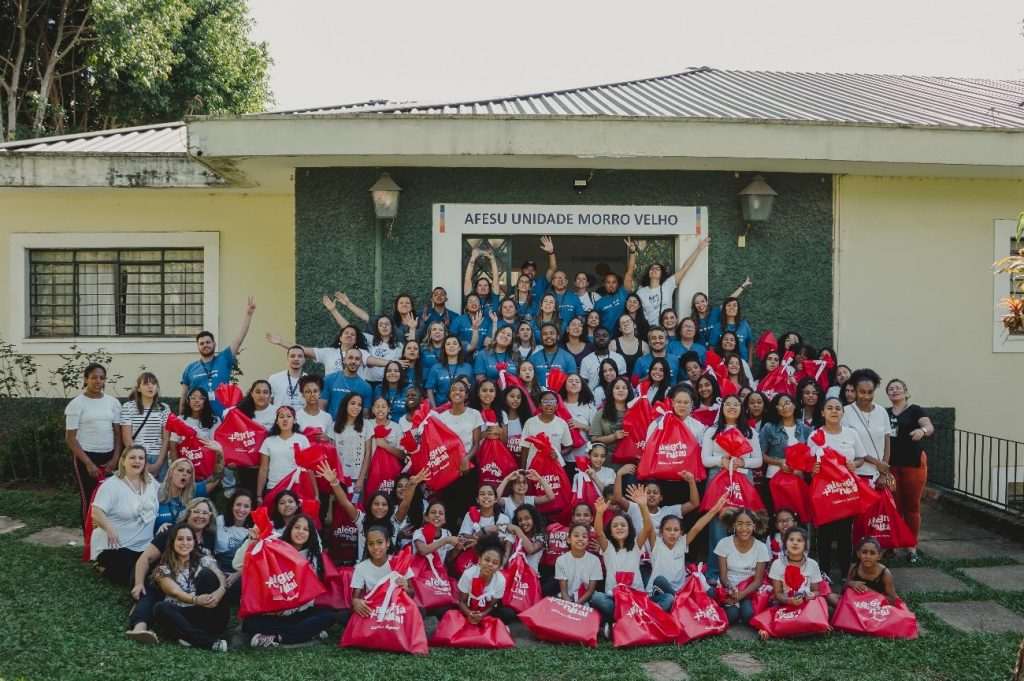 Fundação Casas Bahia se une a ONG para formar meninas em tecnologia