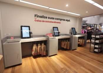 Renner acelera implantação de caixas de autoatendimento