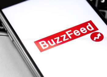 BuzzFeed demite 15% da força de trabalho e encerra divisão de notícias; ação desaba 20% em NY