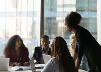 Ambev, em parceria com a PretaHub, lança edital para apoiar empreendedores negro