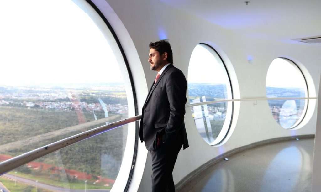 Ministro diz que pasta calcula custo público para antecipar implantação do 5G