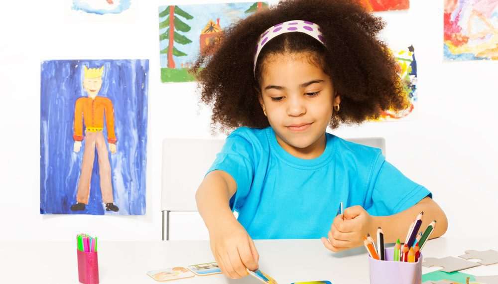 Editora MOL, PBKIDS e Ri Happy estimulam o interesse por ciência e arte em novos produtos sociais