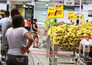 As cestas de compras do consumidor brasileiro estão menores