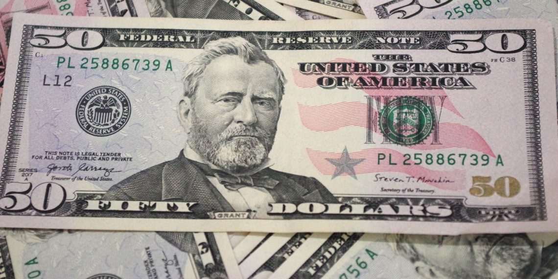 Dólar volta à casa dos R$ 5,80 depois de sequência de quedas; ontem, cotação chegou a R$ 5,77