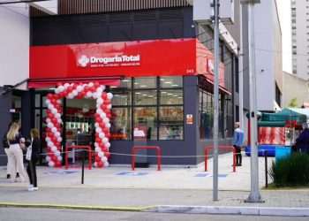 A rede de farmácias Grupo Total deseja expandir sua capilaridade na capital paulista e, para isso, tem como meta a abertura de 100 novas lojas neste ano. Com 51 já inauguradas, o objetivo é que ao menos 10% fiquem na cidade de São Paulo.