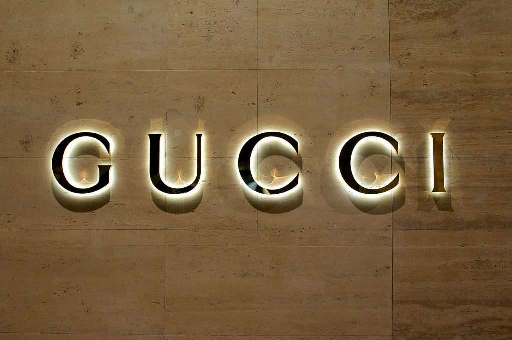 Conglomerado dono da Gucci compra 30% da grife Valentino