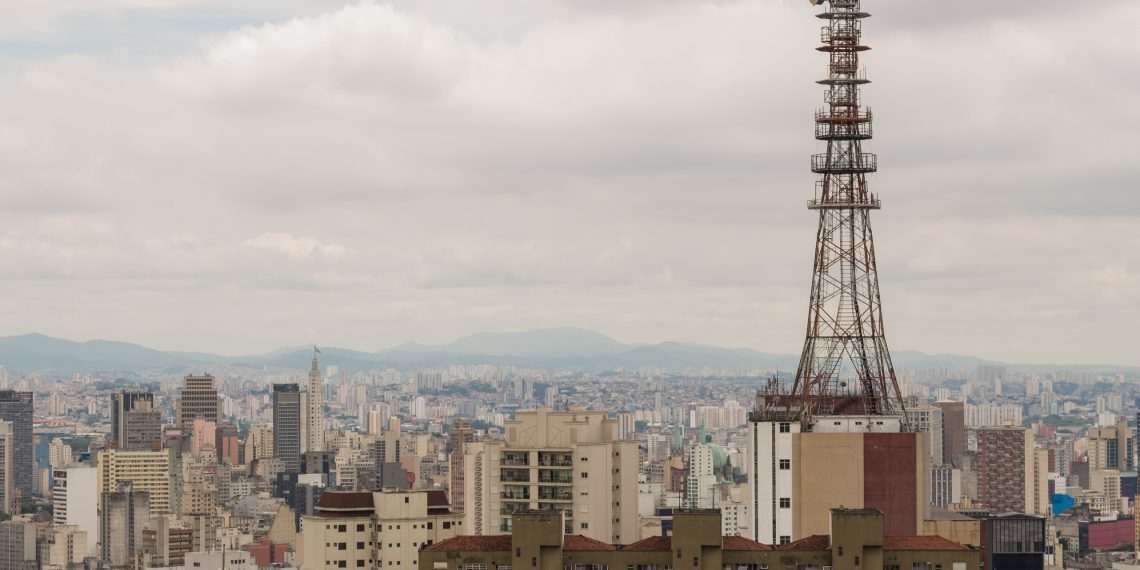 Operadoras de telecomunicações pedem, mas ficam fora de lista de setores com imposto reduzido