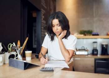 Quase metade dos bares e restaurantes tem dívidas atrasadas no Brasil