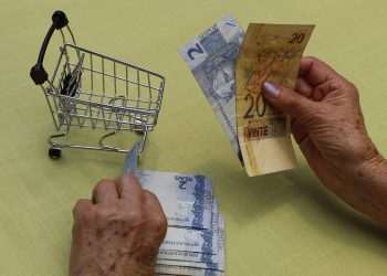 Inflação oficial sobe para 0,56% em outubro, aponta IBGE