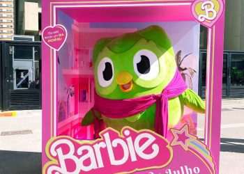 Duolingo realiza ação na Av. Paulista para promover participação no filme da Barbie