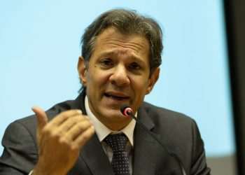 Haddad: Ninguém pensa em fazer ajuste fiscal com a reforma tributária nem com a do IR