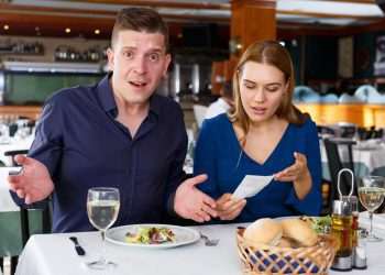 Com quilo de refeição a R$ 40,64, vale-refeição dura apenas 11 dias