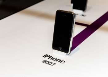 iPhone de 2007 é vendido em leilão por mais de R$ 915 mil