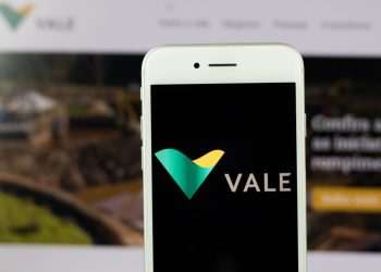 Vale compra três locomotivas elétricas e faz parceria para uso de amônia como combustível